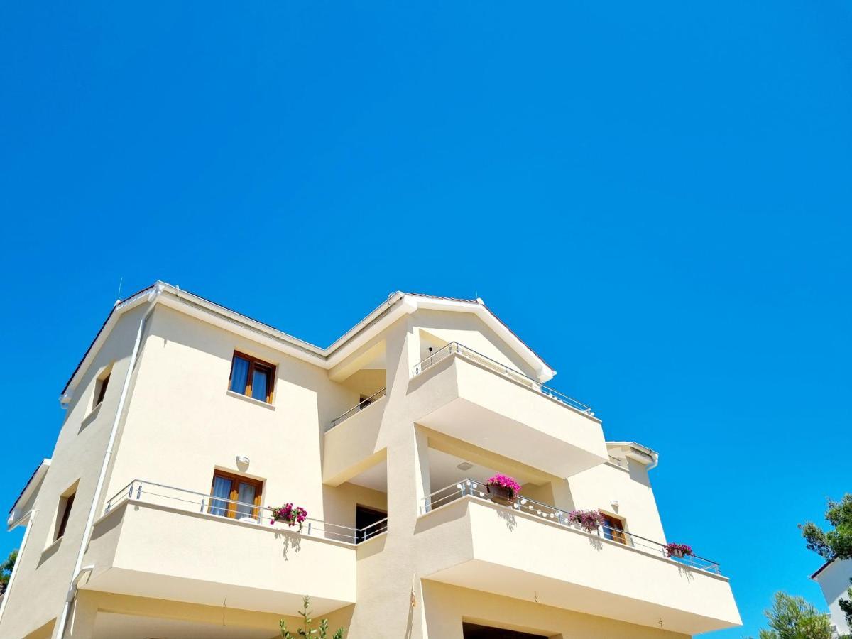 Apartment Leona Jezera Exterior photo